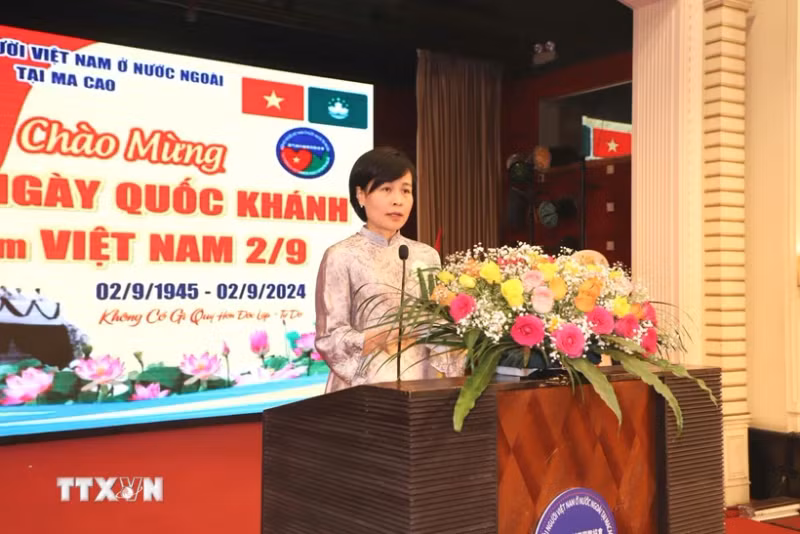 越南驻港澳总领事黎德幸女士在庆典仪式上发言。（图片来源：越通社）
