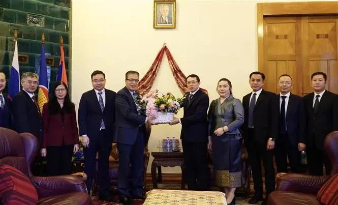 越南驻俄罗斯大使馆祝贺老挝国庆49周年。