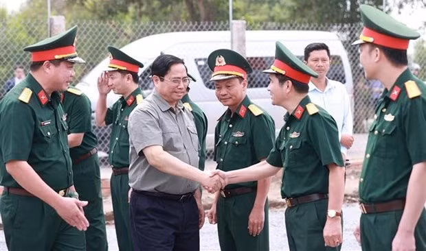 范明正总理一行在后江省视察了长山建设总公司12号兵团。 范明正总理一行在后江省视察了长山建设总公司12号兵团。