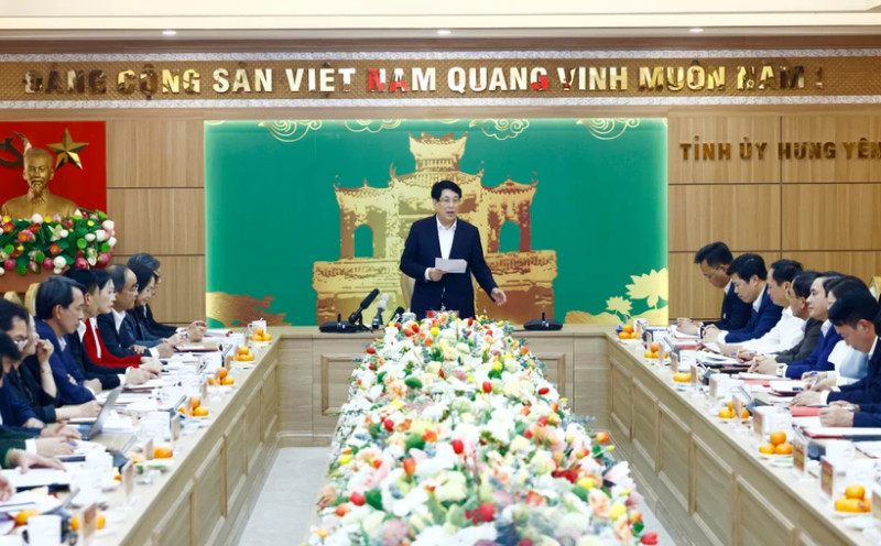 国家主席梁强发表讲话。