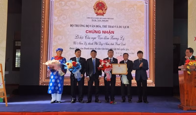 “昌里万潭求鱼节”国家非物质文化遗产证书授证仪式场景。