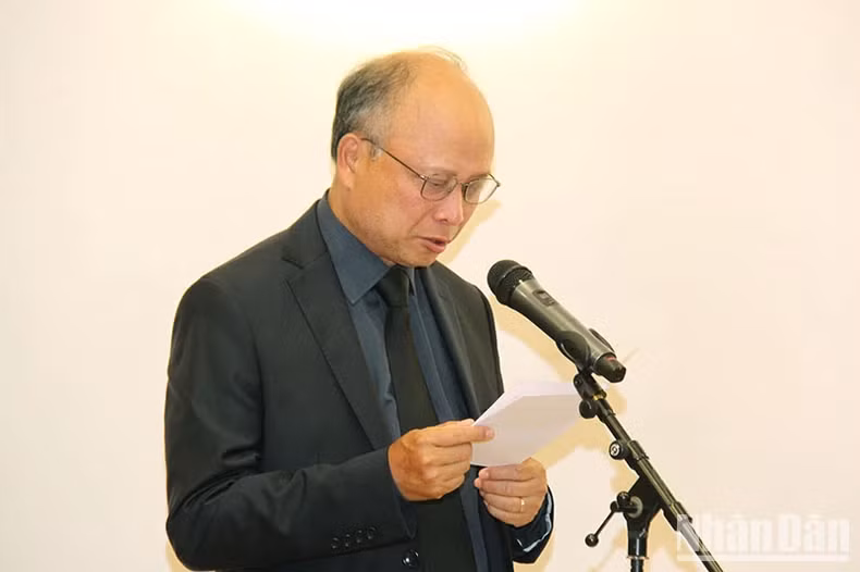 越南驻法大使丁全胜致悼词。（凯旋 摄）