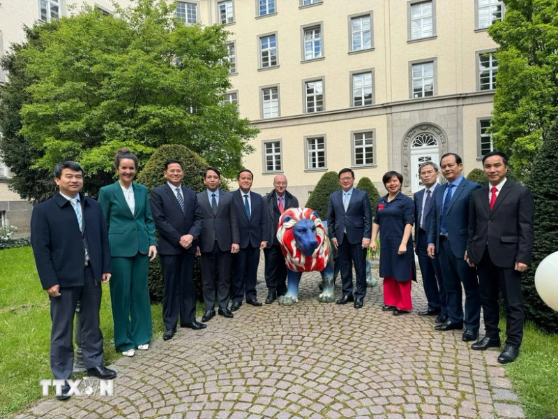 越南司法部工作代表团访问德国黑森州司法部。