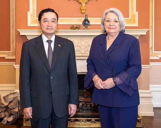 加拿大总督玛丽·西蒙（Mary Simon）会见越南驻加拿大大使范高峰。