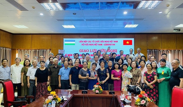 庆祝越南国庆78周年暨乌兹别克斯坦独立32周年友好交流会参会代表合影。