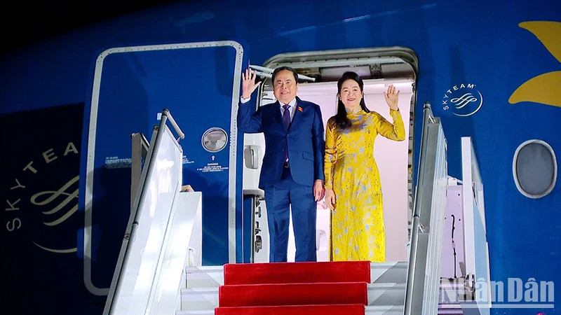 越南国会主席陈青敏和夫人抵达埃里温 开始对亚美尼亚进行正式访问。