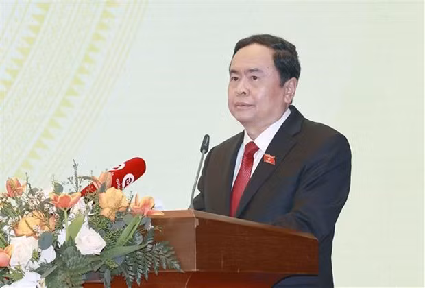 国会常务副主席陈青敏在会议上发表讲话。 国会常务副主席陈青敏在会议上发表讲话。