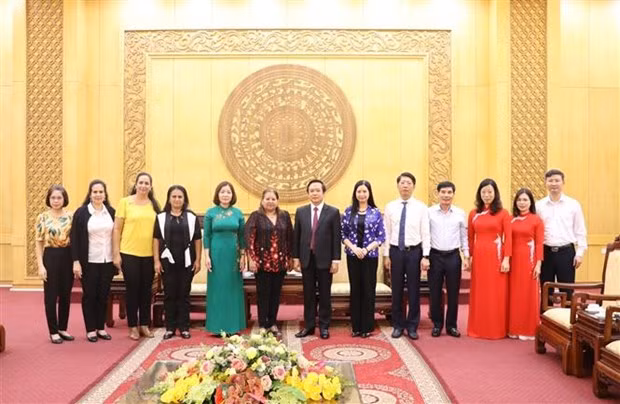 双方代表合影。