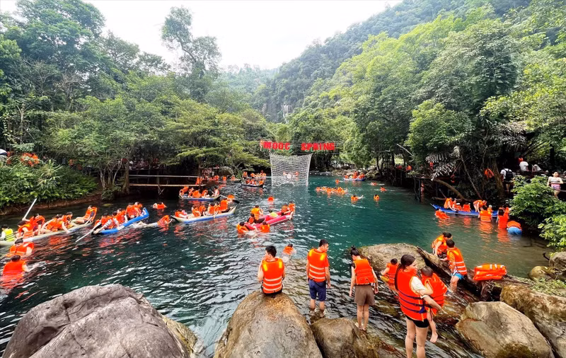 广平省风雅-格邦接待2.7万名游客前来参观。