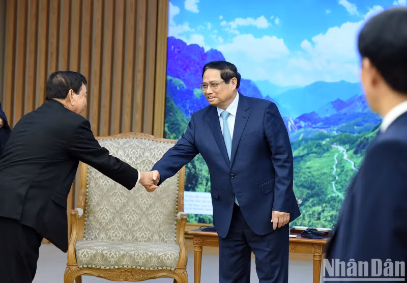 范明正总理会见柬埔寨监察部大臣华合陪同人员。