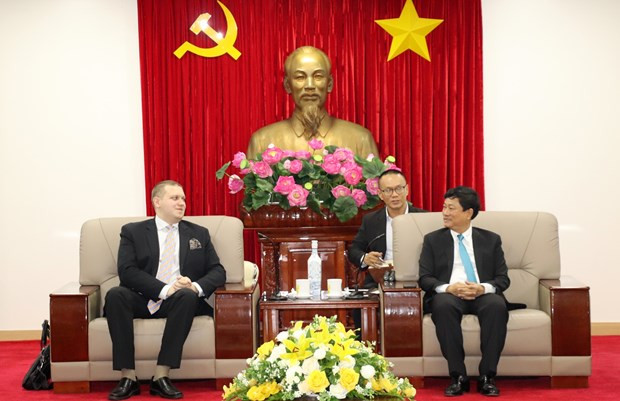 平阳省人民委员会主席武文明与BWA联邦常务董事乌尔斯·温考夫举行工作会议。