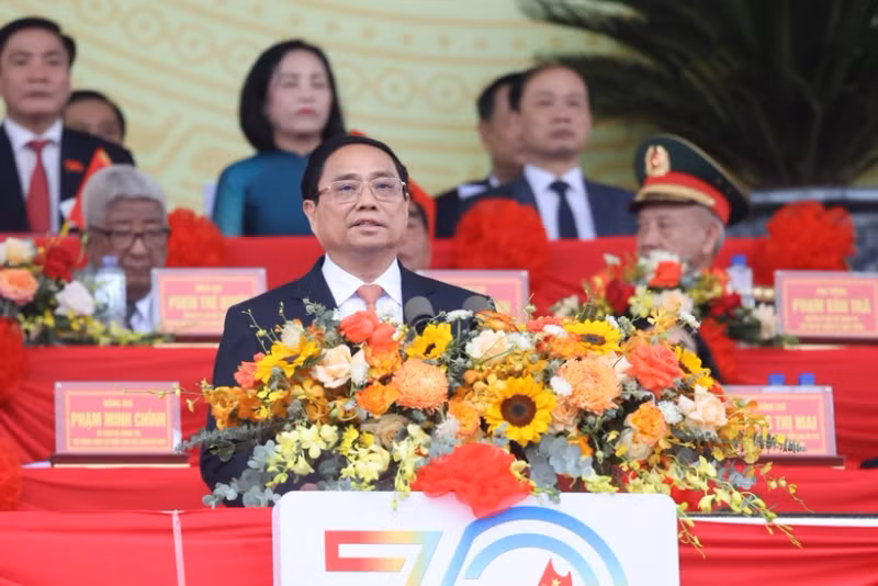 越南政府总理范明正发表讲话。