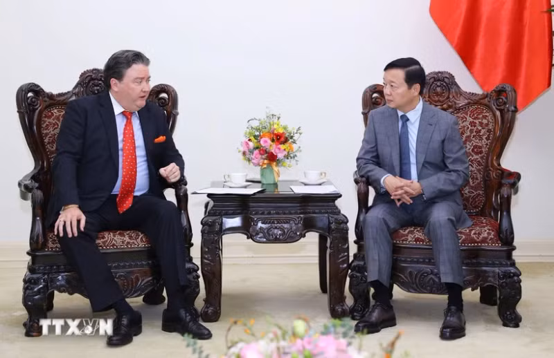 越南政府副总理陈红河会见美国驻越南大使马克·纳珀。