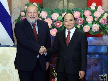 国家主席阮春福与古巴总理曼努埃尔·马雷罗。