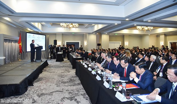 越南国家主席武文赏出席越南与美国企业与地方圆桌座谈会。