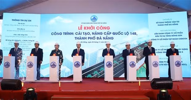 政府副总理陈红河出席14B号国道岘港段升级改造工程开工仪式。