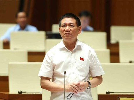 财政部部长胡德福。