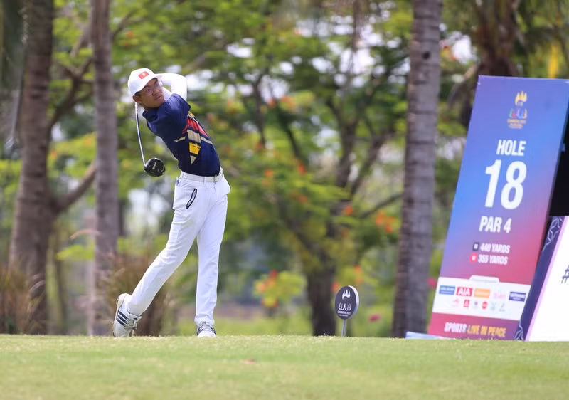 高尔夫球手黎庆兴（15岁）获得第32届东运会男子个人金牌。