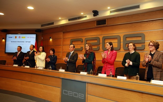 越南政府副总理陈流光出席越西企业座谈会。