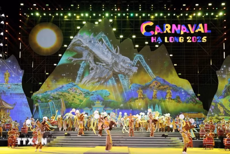 下龙狂欢节开幕式上的文艺表演节目。