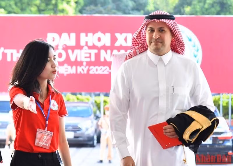 外国组织代表和国际嘉宾出席大会。