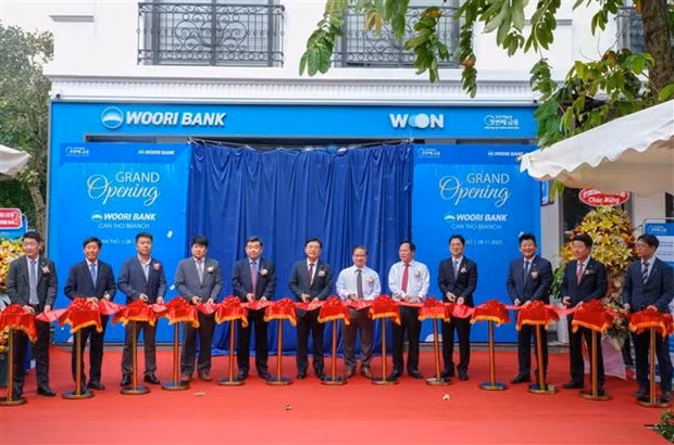 越南友利银行芹苴市分行揭牌仪式。