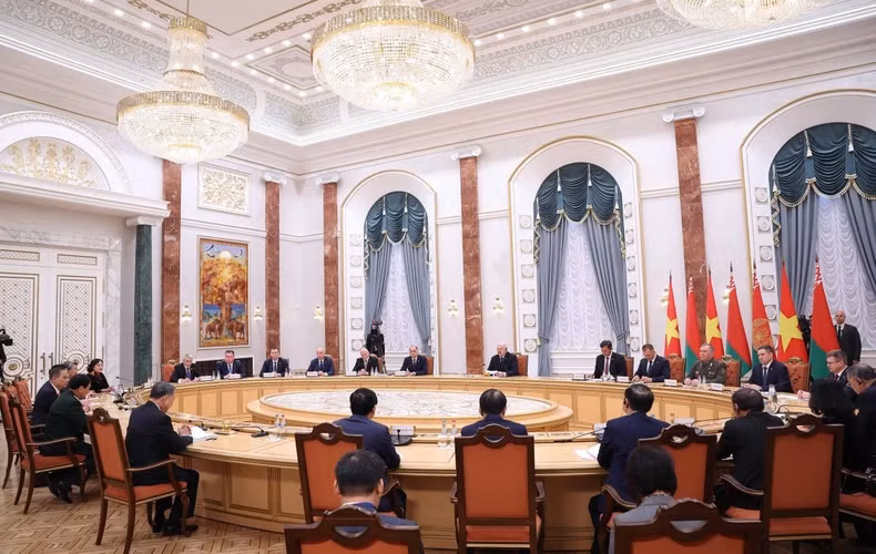 越共中央总书记苏林与白俄罗斯总统卢卡申科举行会谈。