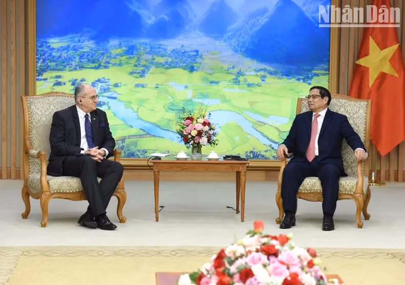 越南政府总理范明正会见波兰外长兹比格涅夫·劳。