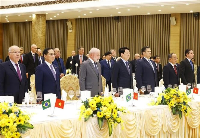 越南国家主席梁强设宴招待巴西总统卢拉一行。