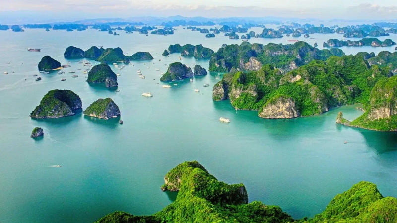 越南广宁省下龙湾。