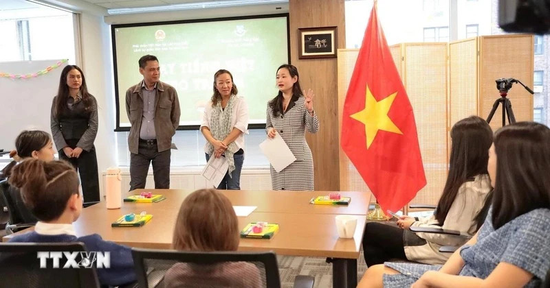 3月22日，越南常驻联合国代表团与美国哥伦比亚大学越南语项目联合举办了免费越南语培训班开班仪式。（图片来源：越通社）