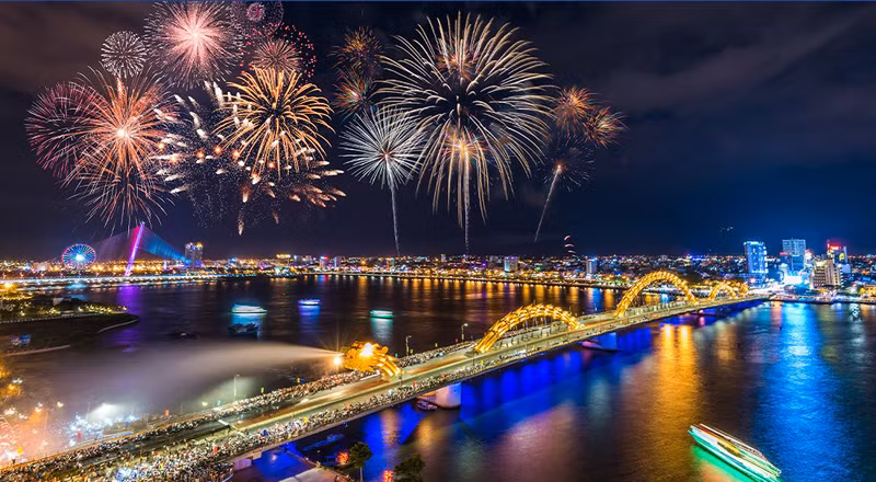 岘港市是国际烟花节举办地点。