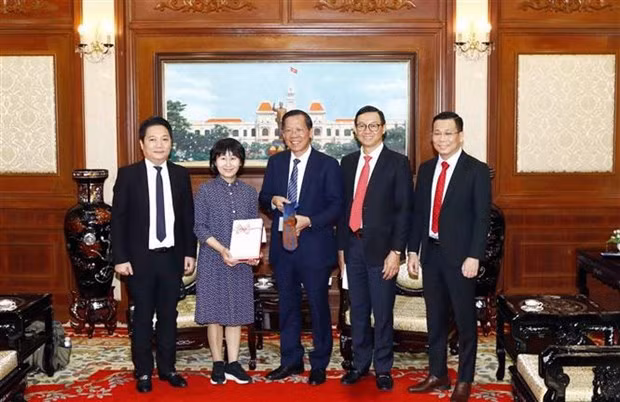 代表们合影。