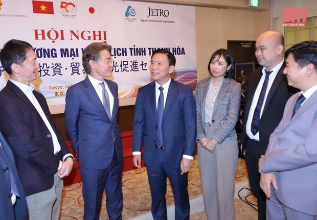 清化省代表与日本企业代表交换意见。