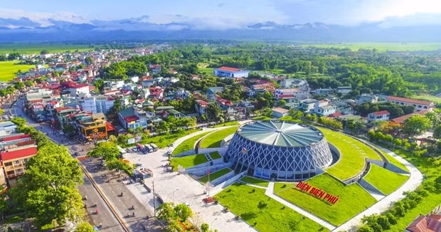 附图：2024年奠边省力争接待游客人数130多万人次，旅游收入达2.2万亿越盾。