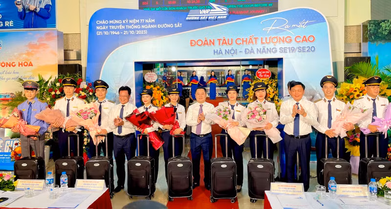 SE19/SE20列车工作人员经验丰富，服务人员服务能力强、长相好看、精通外语。