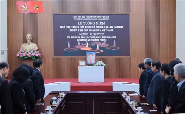 和平活动家梅尔·拉特纳悼念仪式在河内举行。