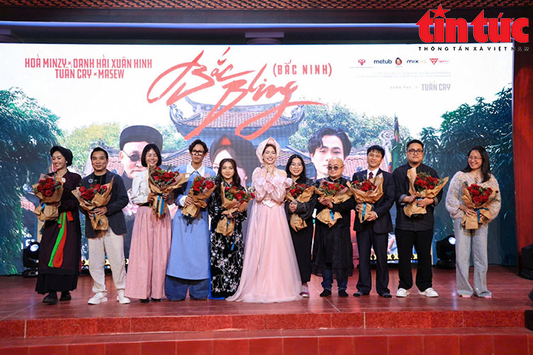 越南歌手和敏智（Hòa Minzy）的音乐短片《闪闪北宁》成功登上了全球网络热歌榜。