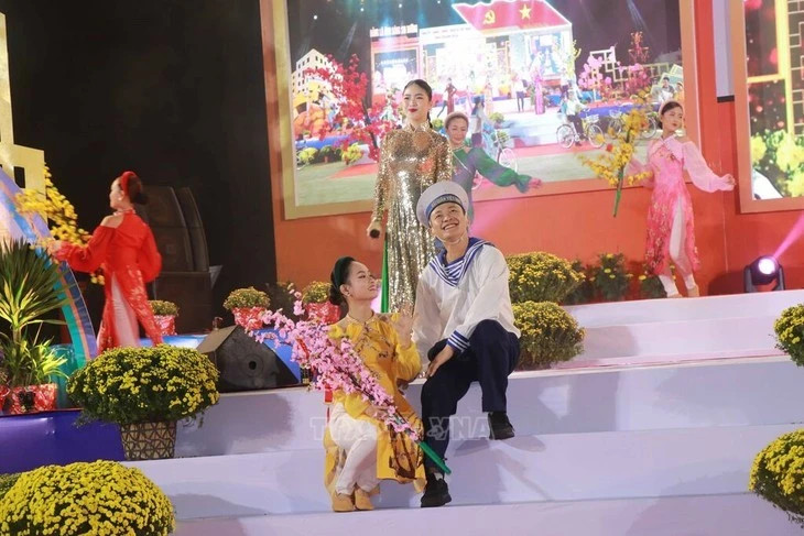 活动上精彩的艺术表演节目。