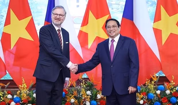 越南政府总理范明正与捷克总理彼得•菲亚拉。