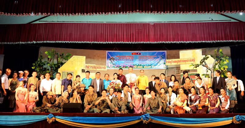 文化艺术交流会场景。