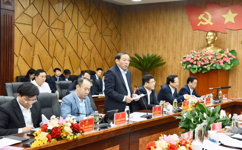 越南文化体育与旅游部部长阮文雄在会上发言。