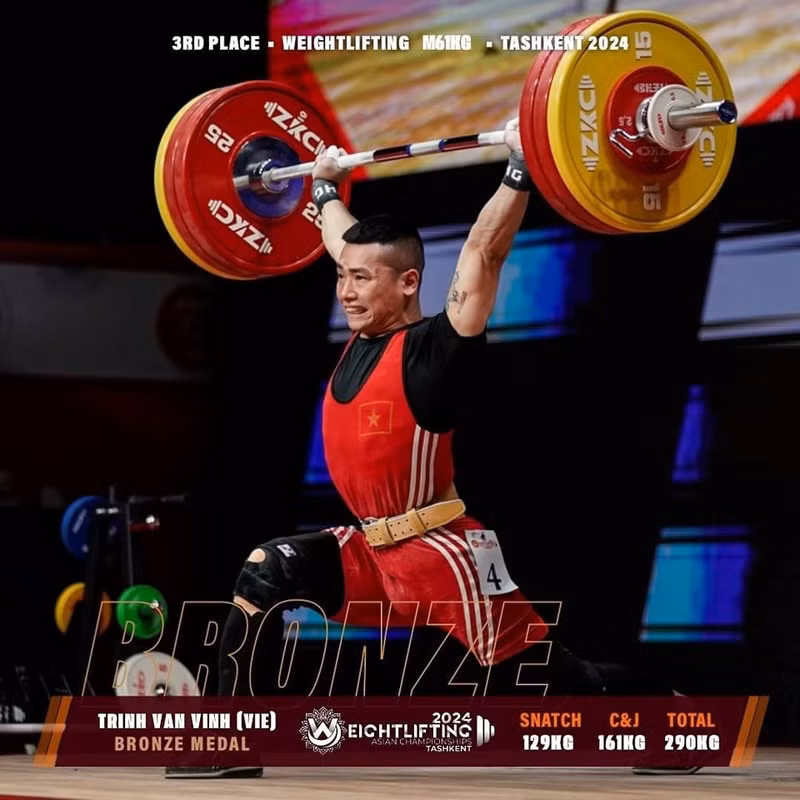 越南运动员郑文荣在男子61公斤比赛项目中获得两枚铜牌。