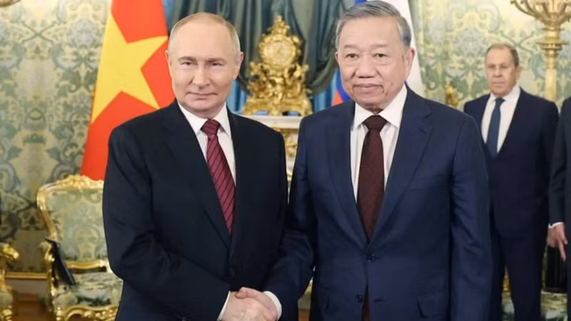 越共中央总书记苏林（右）与俄罗斯总统弗拉基米尔·普京。