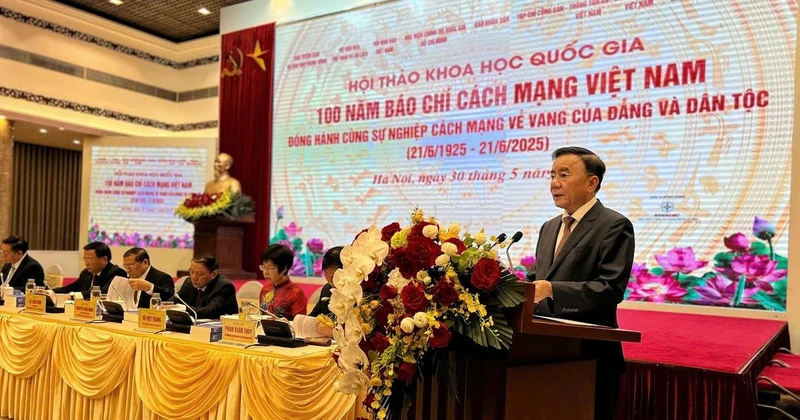 越共中央书记处常务书记陈锦秀在研讨会上发表讲话。（图片来源：越通社）