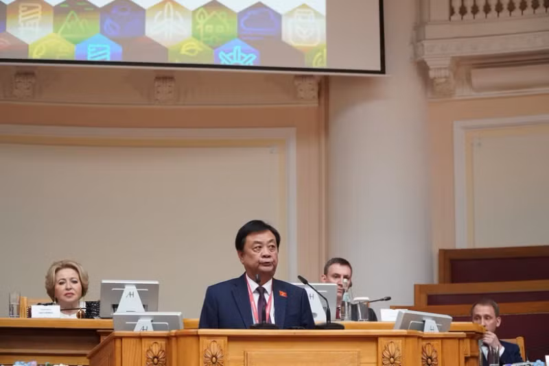 越南国会副主席黎明欢在主题为“新现实下的生态：挑战与机遇”会议上发表讲话。（图片来源：越通社）