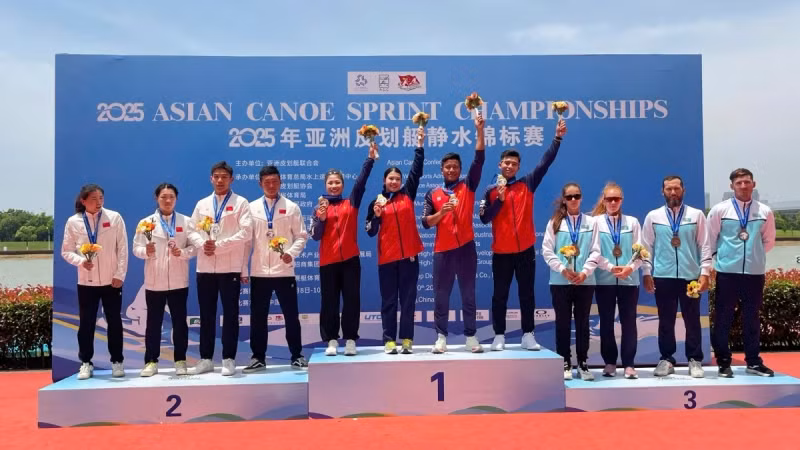 越南皮划艇队获得C4混合项目的金牌。（图片来源：越南之声）