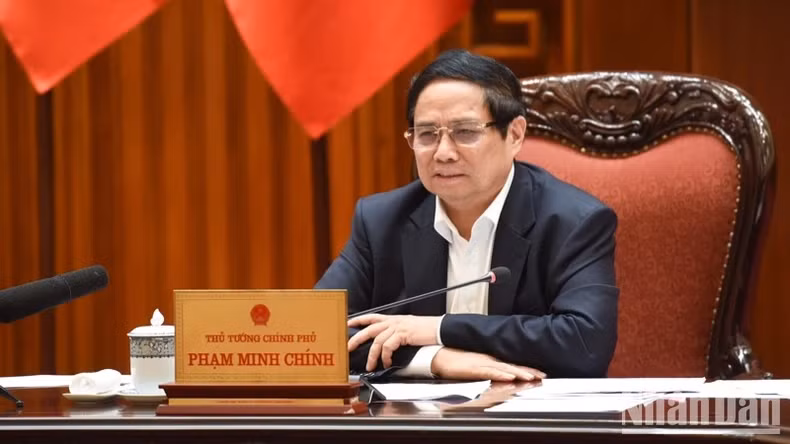 范明正总理在会上发表讲话。