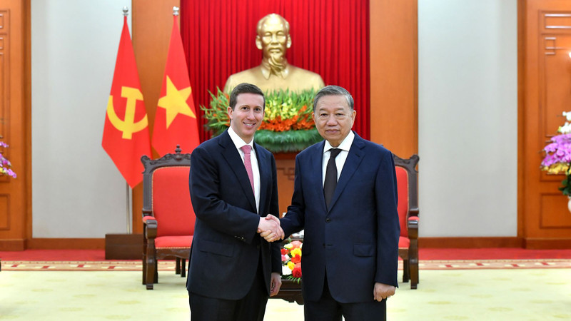 越共中央总书记苏林（右）与美国华平投资基金首席执行官杰弗里·大卫·普尔曼。