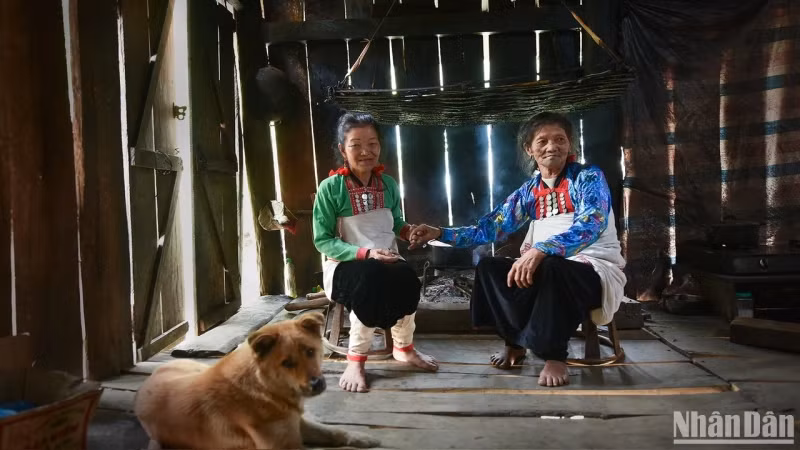 目前，只有少数年长的莽族人依然遵循传统习俗，在嘴巴周围进行纹身。